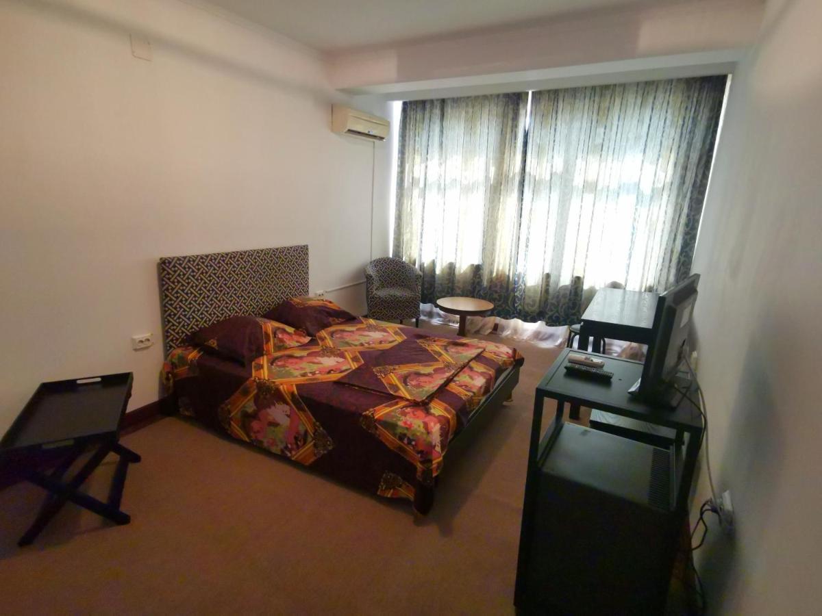 Hotel Dinastia 피테슈티 외부 사진