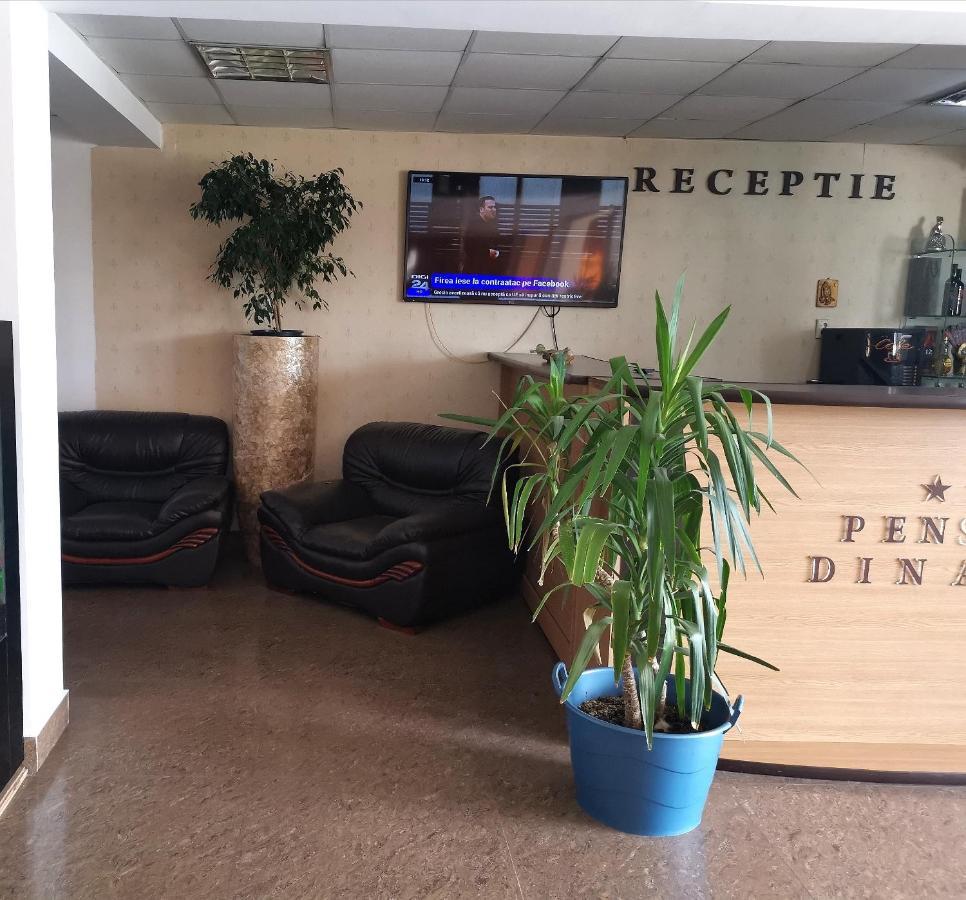 Hotel Dinastia 피테슈티 외부 사진