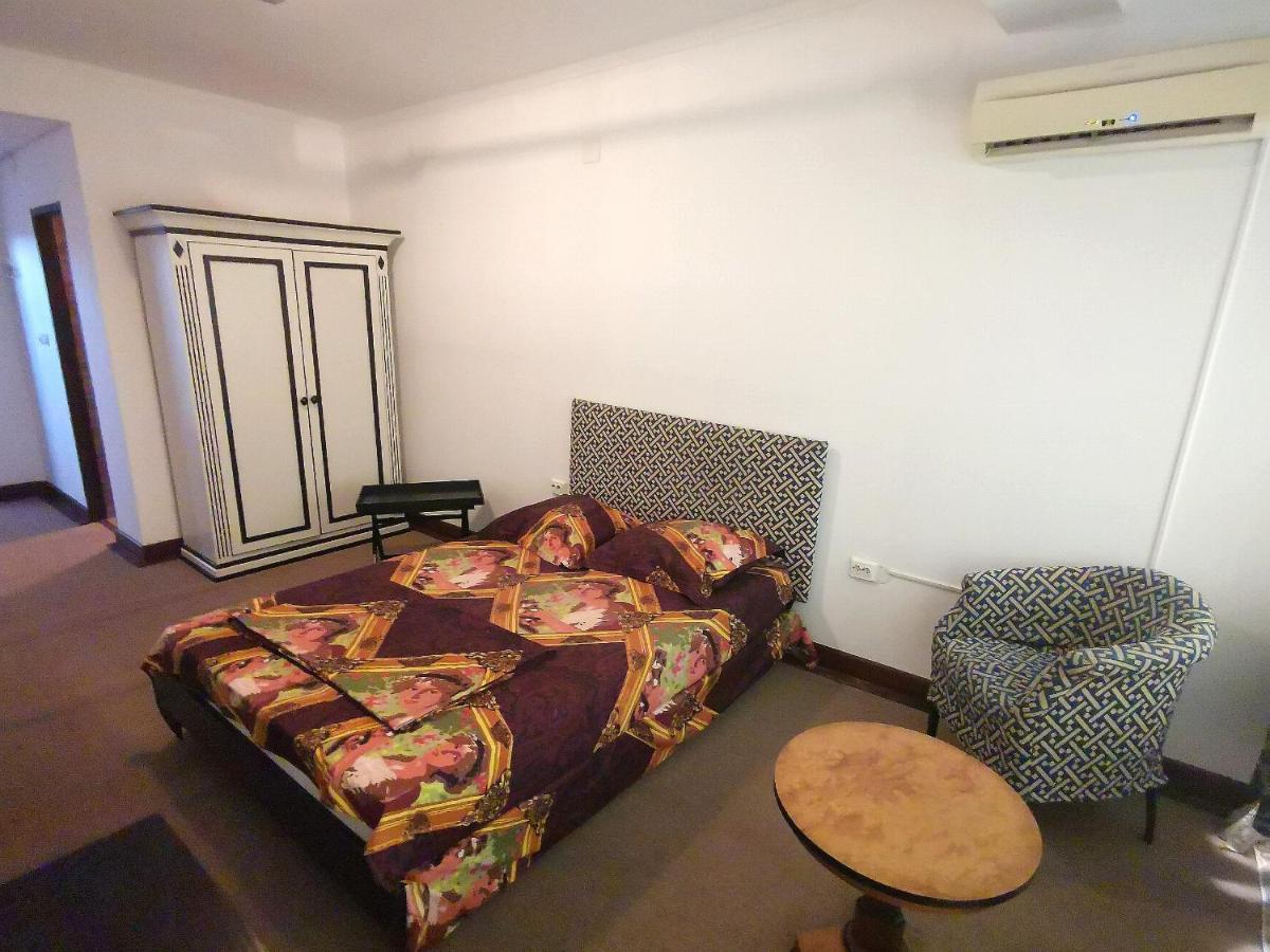 Hotel Dinastia 피테슈티 외부 사진