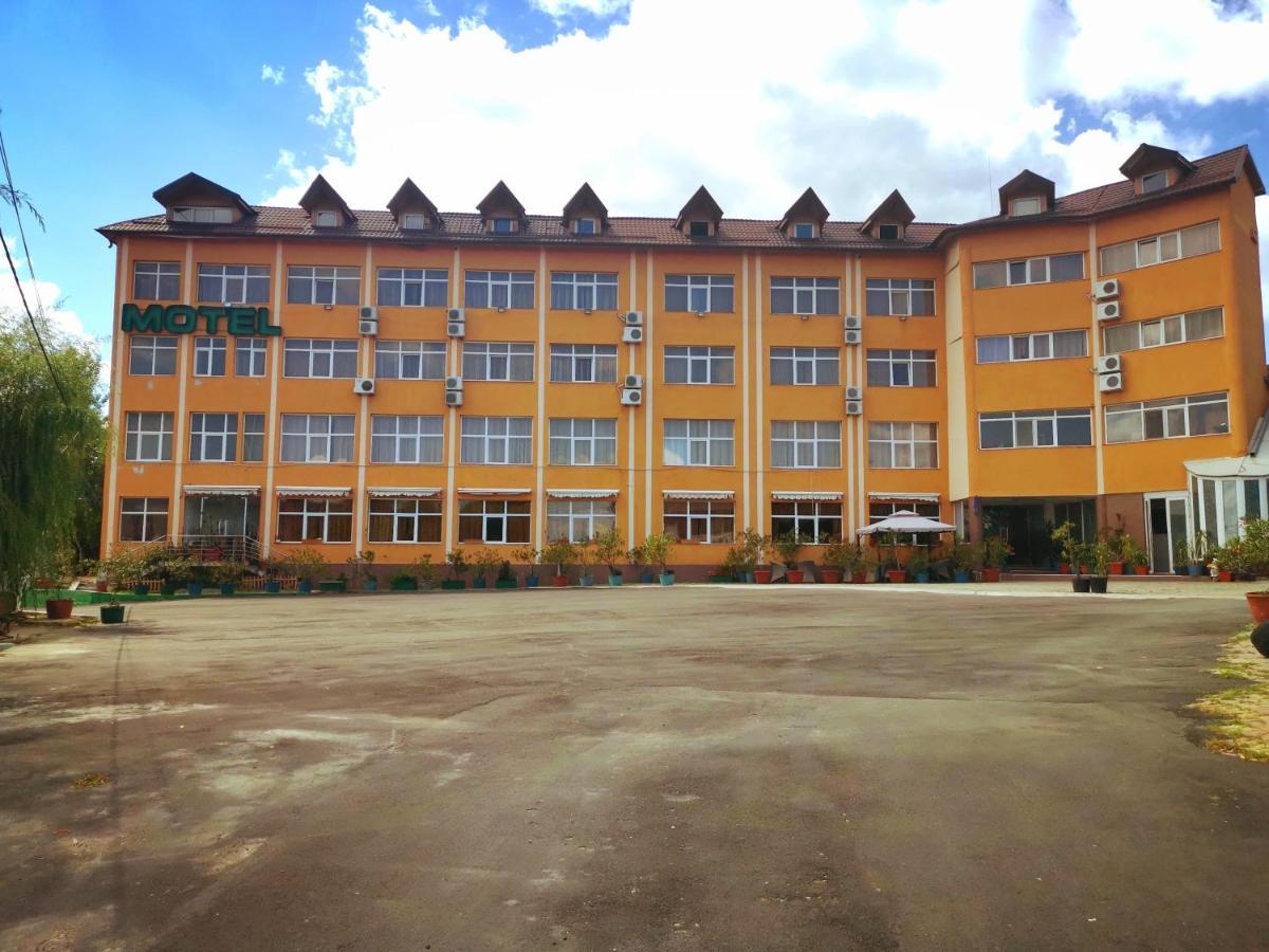 Hotel Dinastia 피테슈티 외부 사진