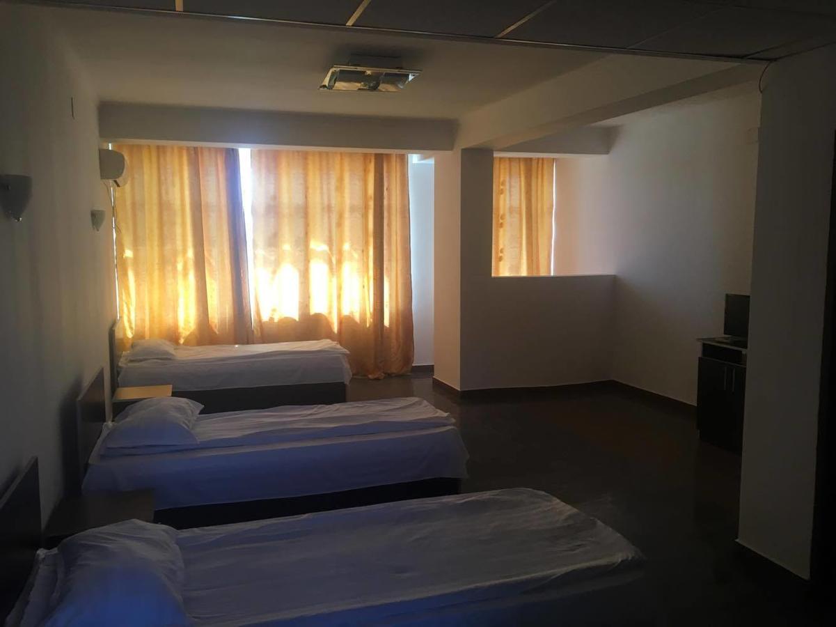Hotel Dinastia 피테슈티 외부 사진