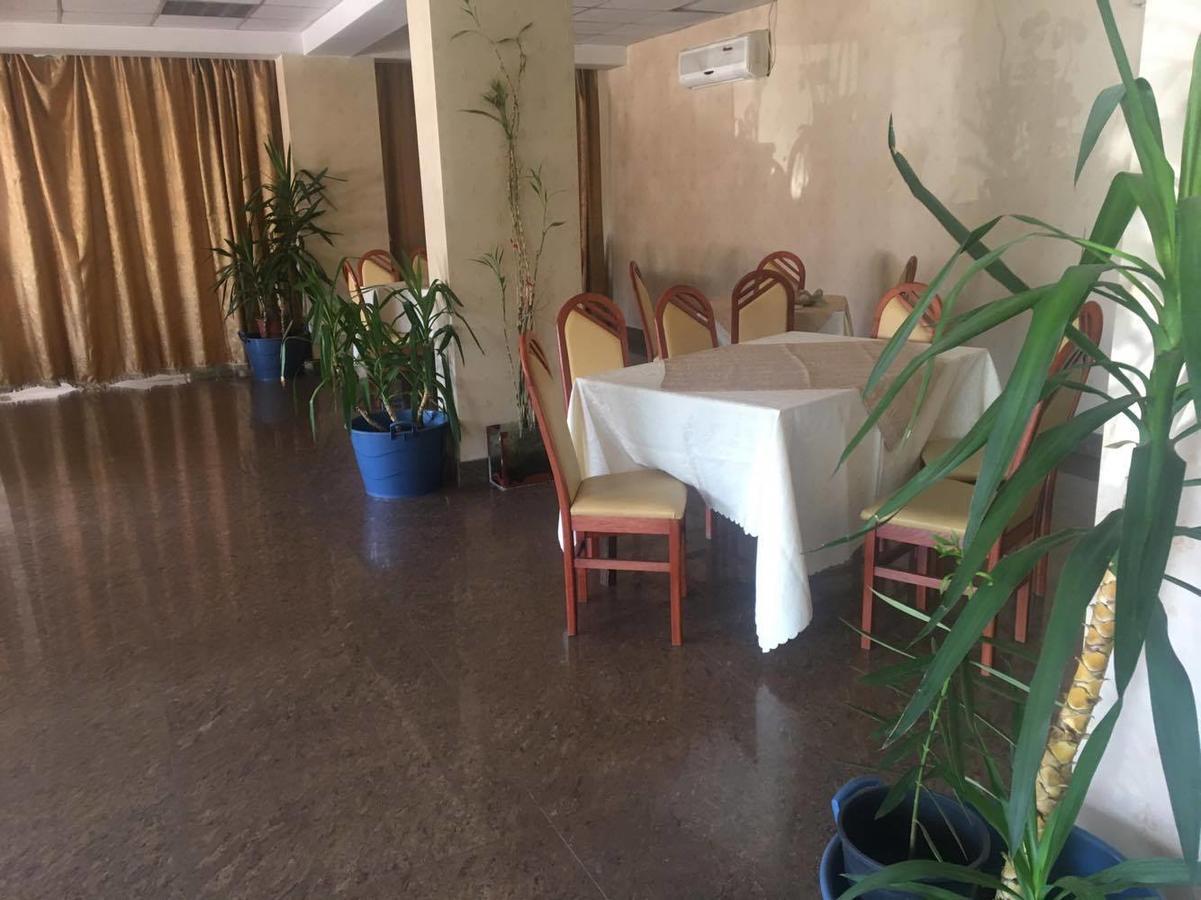 Hotel Dinastia 피테슈티 외부 사진