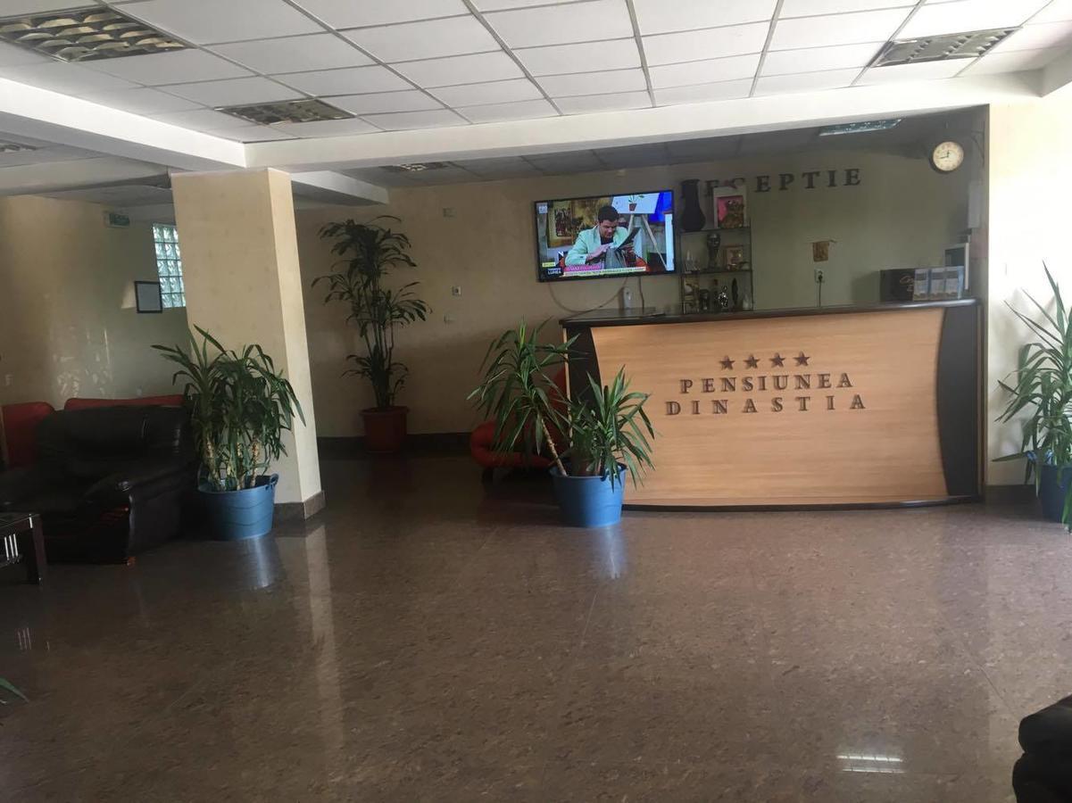 Hotel Dinastia 피테슈티 외부 사진