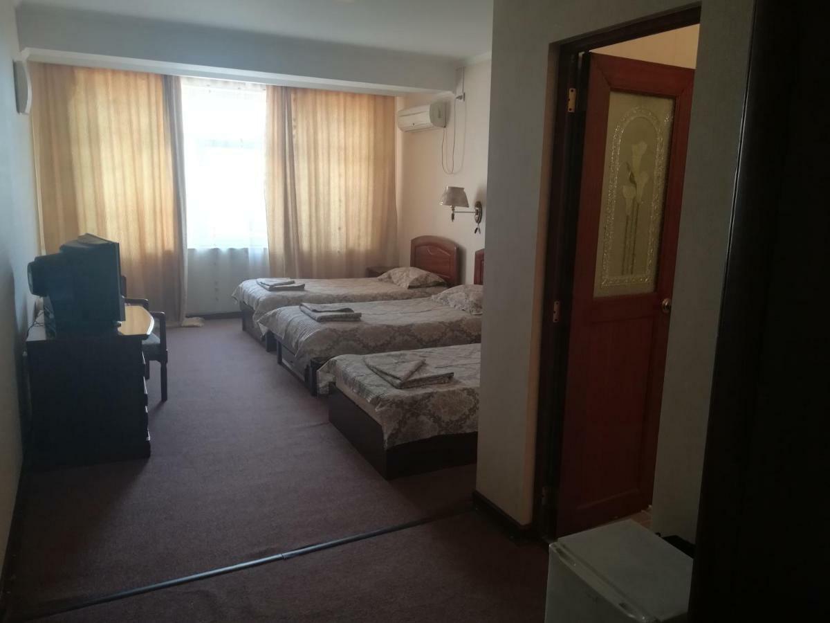 Hotel Dinastia 피테슈티 외부 사진