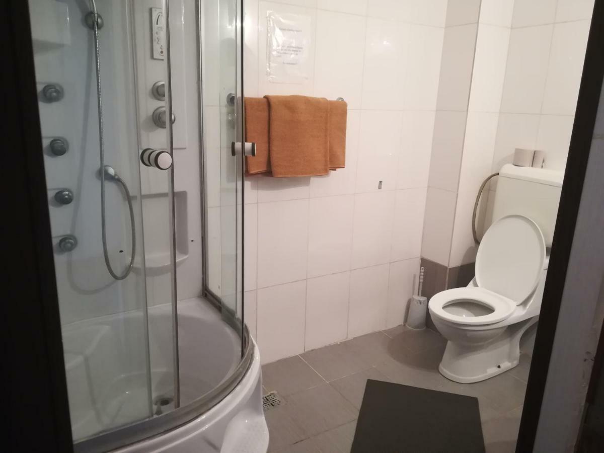 Hotel Dinastia 피테슈티 외부 사진